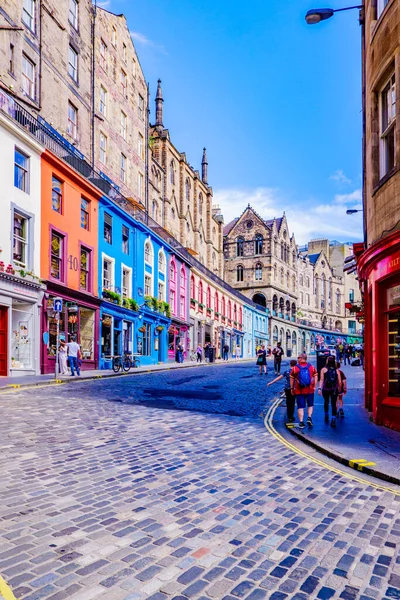 Edinburgh, İskoçya, 7 Ağustos 2020 Batı Bow, Victoria Caddesi: Edinburgh 'un Eski Kasabası' ndaki güzel renkli taş binalar