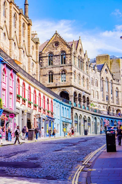 Edinburgh, İskoçya, 7 Ağustos 2020 Batı Bow, Victoria Caddesi: Edinburgh 'un Eski Kasabası' ndaki güzel renkli taş binalar