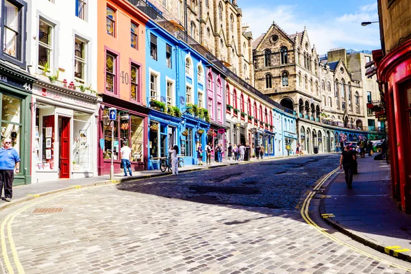 Edinburgh, İskoçya, 7 Ağustos 2020 Batı Bow, Victoria Caddesi: Edinburgh 'un Eski Kasabası' ndaki güzel renkli taş binalar
