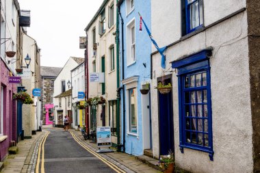 Ulverston Uk 24 Ağustos 2020 Dar Sokak, Ulverston 'un pazar ikilisi.