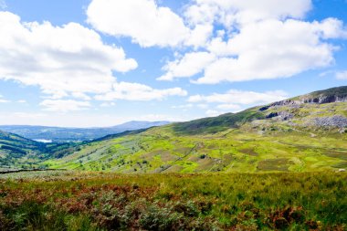 Kirkstone Geçidi, Windermere 'e doğru vadiden aşağı doğru.