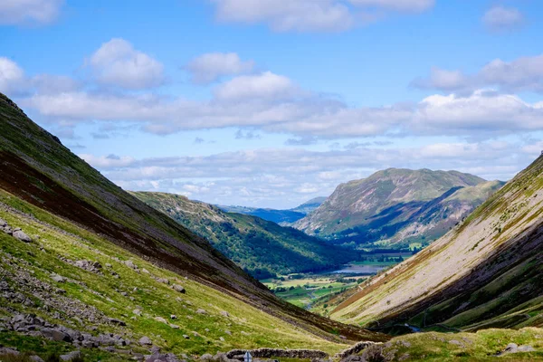 İngiliz Lake District, İngiltere 'deki Kirkstone Geçidi yolu.