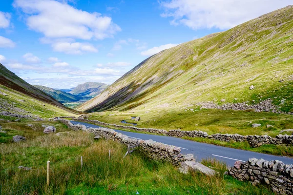 İngiliz Lake District, İngiltere 'deki Kirkstone Geçidi yolu.