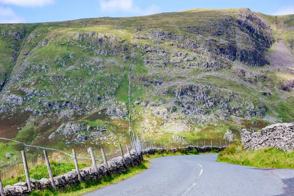 İngiliz Lake District, İngiltere 'deki Kirkstone Geçidi yolu.