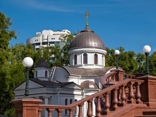 Kapel aan de Alexander-Nevski-kathedraal in Simferopol — Stockfoto