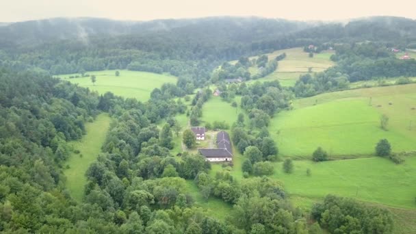 Hermosa Toma Aérea Verdes Colinas Valles Naturaleza Las Montañas Bieszczady — Vídeo de stock