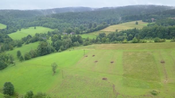 Schöne Luftaufnahme Von Grünen Hügeln Und Tälern Natur Des Bieszczady — Stockvideo