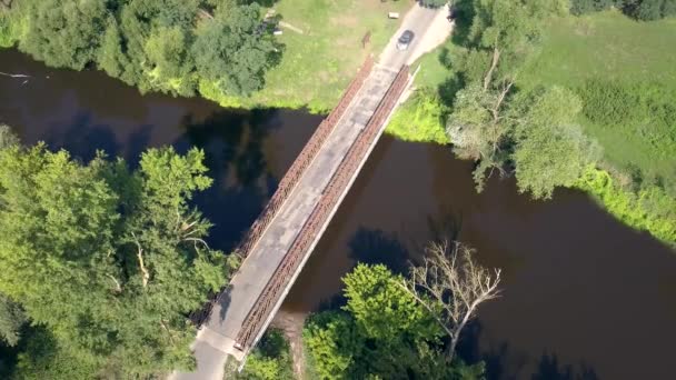 Luftaufnahme Einer Alten Brücke Über Den Fluss Kleiner Fluss Von — Stockvideo