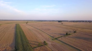 Kırsal manzara sıcak gün batımı ışık. Yukarıda da görüleceği alanları.
