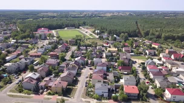 Suburbios Vistos Desde Arriba Imágenes Aéreas Una Pequeña Ciudad Europa — Vídeo de stock