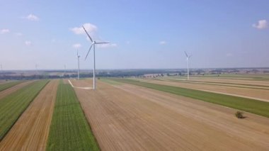 Yukarıda da görüleceği yel değirmenleri. Avrupa'nın havadan görüntüleri od yel değirmenleri.