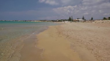 Güzel kumlu plaj, Sicilya, İtalya. 