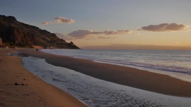 Sicilya Talya Güzel Kumsalda Gün Batımında — Stok video