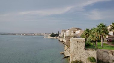 Syracusa, Sicilya, İtalya 'da kıyı şeridi