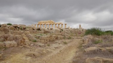 Selinunte arkeolojik Park, Sicilya. Sicilya Tapınağı kalıntıları.
