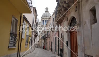 Duomo di San Georgio Ragusa. İtalya'da Sicilya mimarisi.