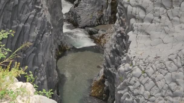 Fiume Alcantara Sicilia Canyon Con Cascate Interessanti Formazioni Rocciose Natura — Video Stock