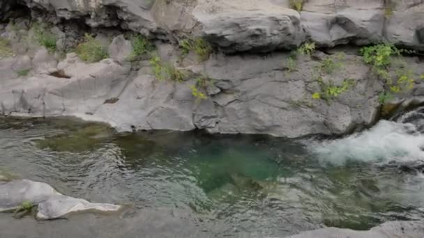 Fiume Alcantara Sicilia Canyon Con Cascate Interessanti Formazioni Rocciose Natura — Video Stock