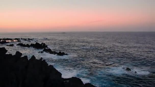 マデイラのポルトモニスのロッキープール Atlatinc 海岸の夕日 — ストック動画