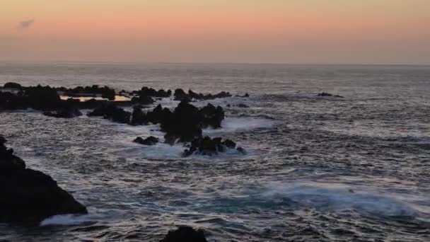 Porto Moniz Madeira Içinde Kayalık Havuzlar Atlatinc Sahilinde Günbatımı — Stok video