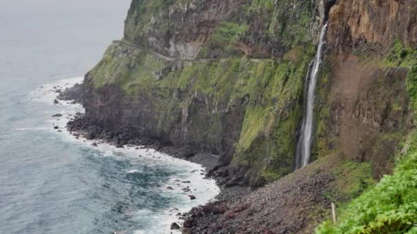 Noiva Schöner Wasserfall Auf Madeira — Stockvideo