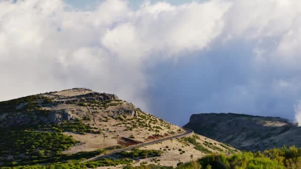 Vereda Areeiro Madeira 在云层之上的美丽的山的看法 — 图库视频影像