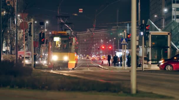 Villamosok Varsóban Lengyelországban Modern Környezetbarát Közlekedési Mód — Stock videók