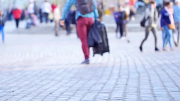 Menschen Auf Den Straßen Der Warschauer Altstadt Menschen Nicht Wiederzuerkennen — Stockvideo