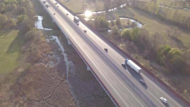 Otoyol karayolunda trafik 