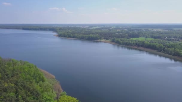 Filmagem Aérea Lago Verão Pessoas Navegando Descansando Água Vista Cima — Vídeo de Stock