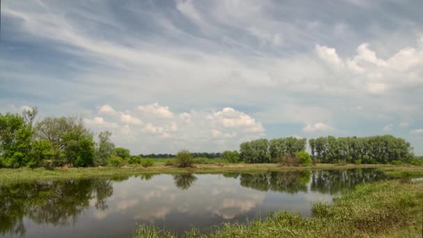 Imagens Lapso Tempo Nuvens Tempestuosas Movendo Céu Paisagem Rural Verão — Vídeo de Stock