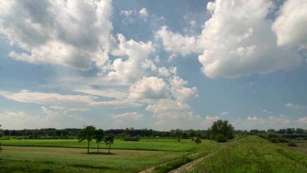 Tiden Förbi Bilder Stormiga Moln Som Rör Sig Himlen Landsbygdslandskap — Stockvideo