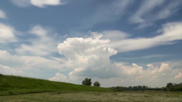 Запись Бушующих Облаков Движущихся Небу Сельский Пейзаж Летом — стоковое видео