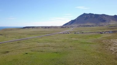 İzlanda 'nın havadan manzarası. Yazın İzlanda.