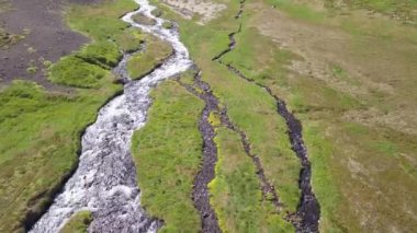 Nehir yukarıdan görüldü, İzlanda