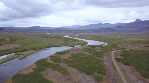 Rzeka Widziana Góry Islandia — Wideo stockowe