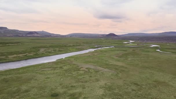 Rzeka Widziana Góry Islandia — Wideo stockowe