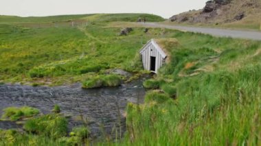 Koyun Evi - İzlanda 'da çim evi.