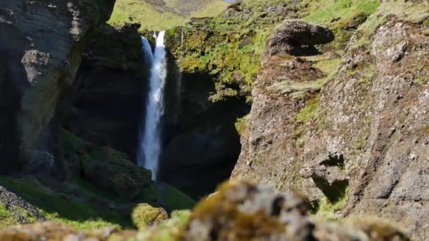 Kvernufoss Waterval Ijsland Ijslandse Landschap Het Voorjaar Zonlicht — Stockvideo