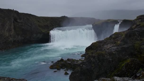 Cascada Godafoss Día Nublado Lluvioso Islandia — Vídeos de Stock