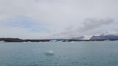 Jokulsarlon gölündeki buzdağları, İzlanda