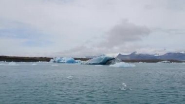 Jokulsarlon gölündeki buzdağları, İzlanda
