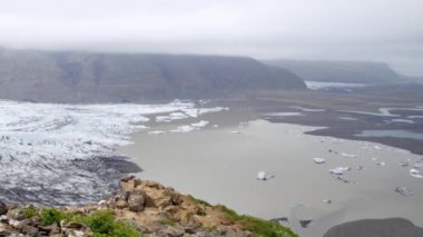 Jokulsarlon gölündeki buzdağları, İzlanda