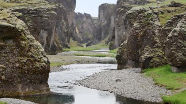 Fjarrgljfur Красивый Каньон Исландии — стоковое видео