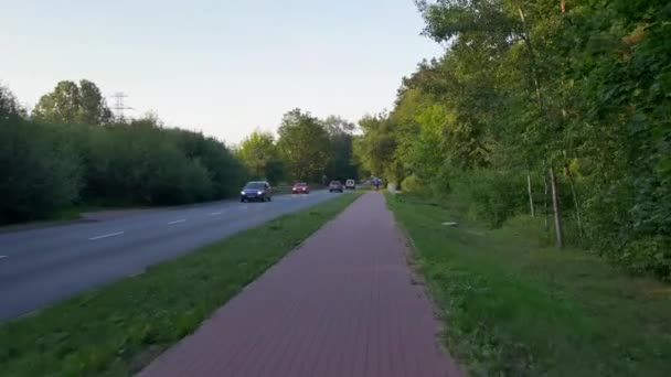 Pov Zdjęcie Osoby Jeżdżącej Rowerze Mieście — Wideo stockowe