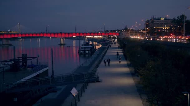 Gente Irreconocible Paseo Marítimo Noche Varsovia — Vídeos de Stock