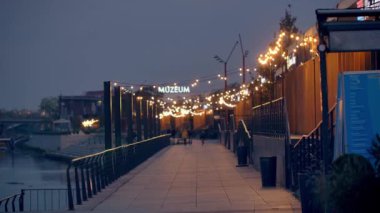 Sokakta tanınmayan insanlar..