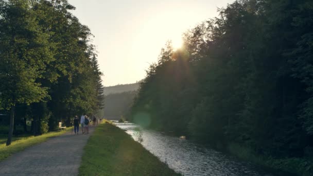 Berg Flod Solnedgång Ljus — Stockvideo