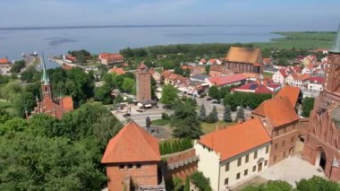 Frombork 'un bir panorama' sı. Polonya 'da küçük bir şehir.