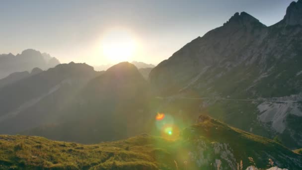 Hermosa Puesta Sol Sobre Los Alpes Vista Desde Silla Montar — Vídeos de Stock